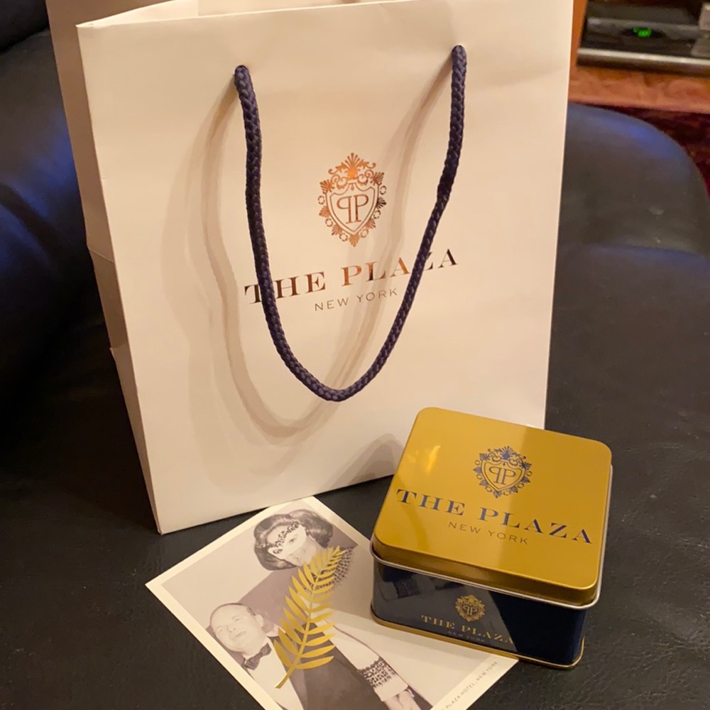The New York Plaza Tin Box, Shopping Bag, Postcard